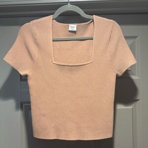 Fitted short sleeve ribbed sweater